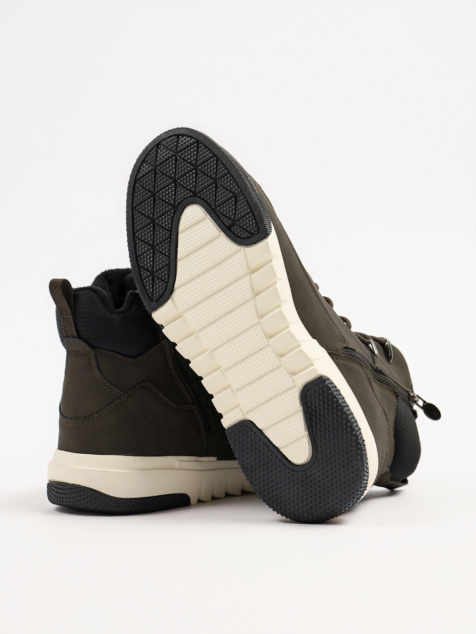 Ботинки комбинированные цвета хаки на контрастной средней подошве